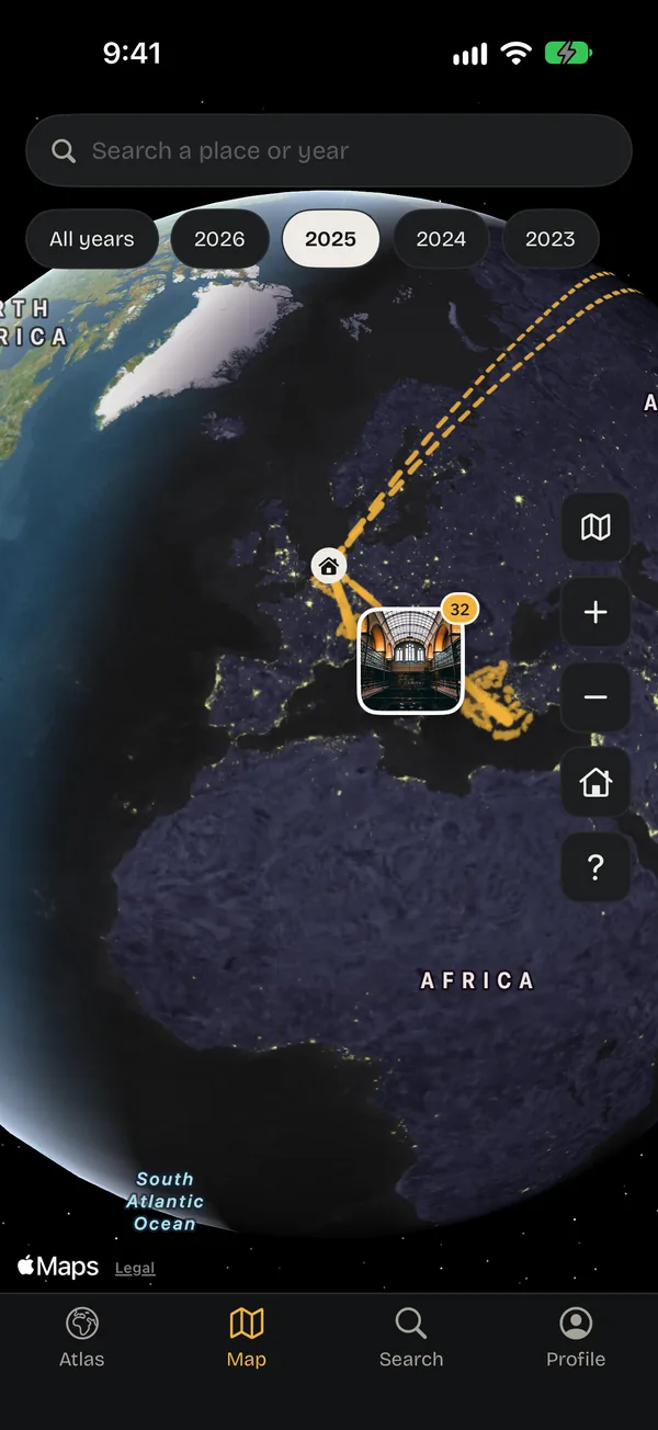 The map with 2025 picked: flights from Amsterdam drawn as arcs, and the year’s photos.
