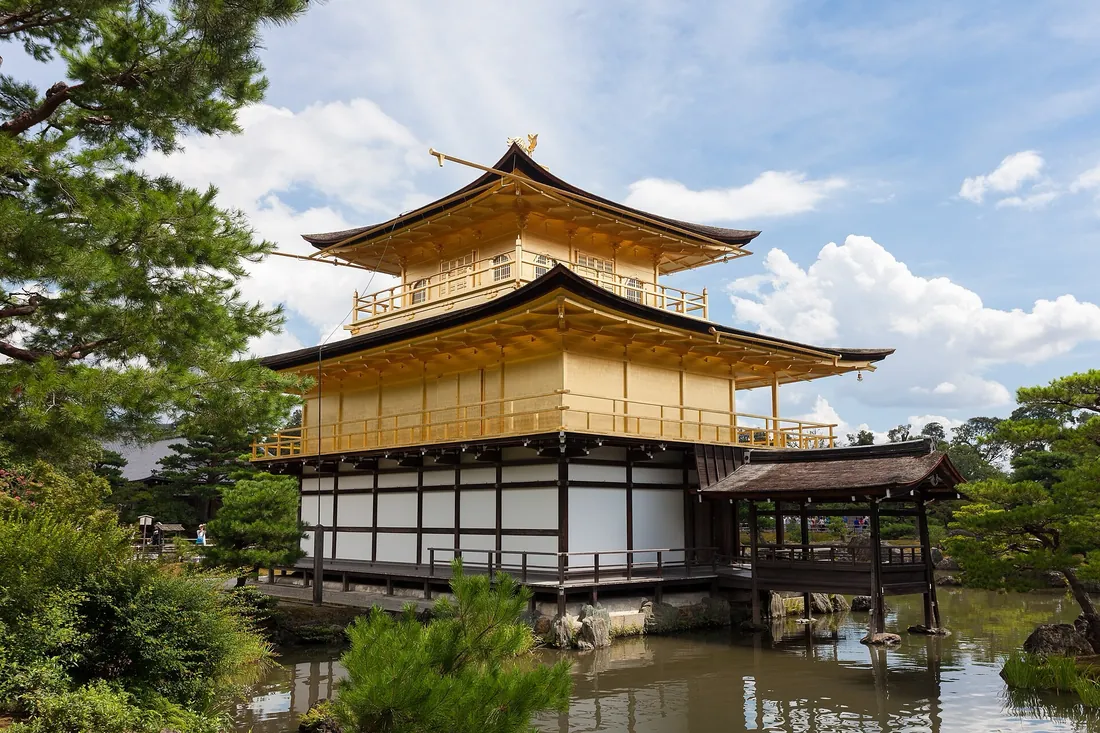 The Kinkaku-ji temple in Kyoto, as the cover of a trip to Japan with Mia and Leo.